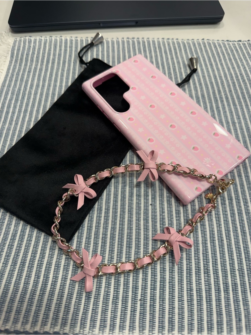 Velvet Caviar S23Ultra phone case strawberry pink with cute hand strap